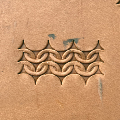 Interlaced Chain leather stamp LT505 — pattern imprint on veg-tan leather