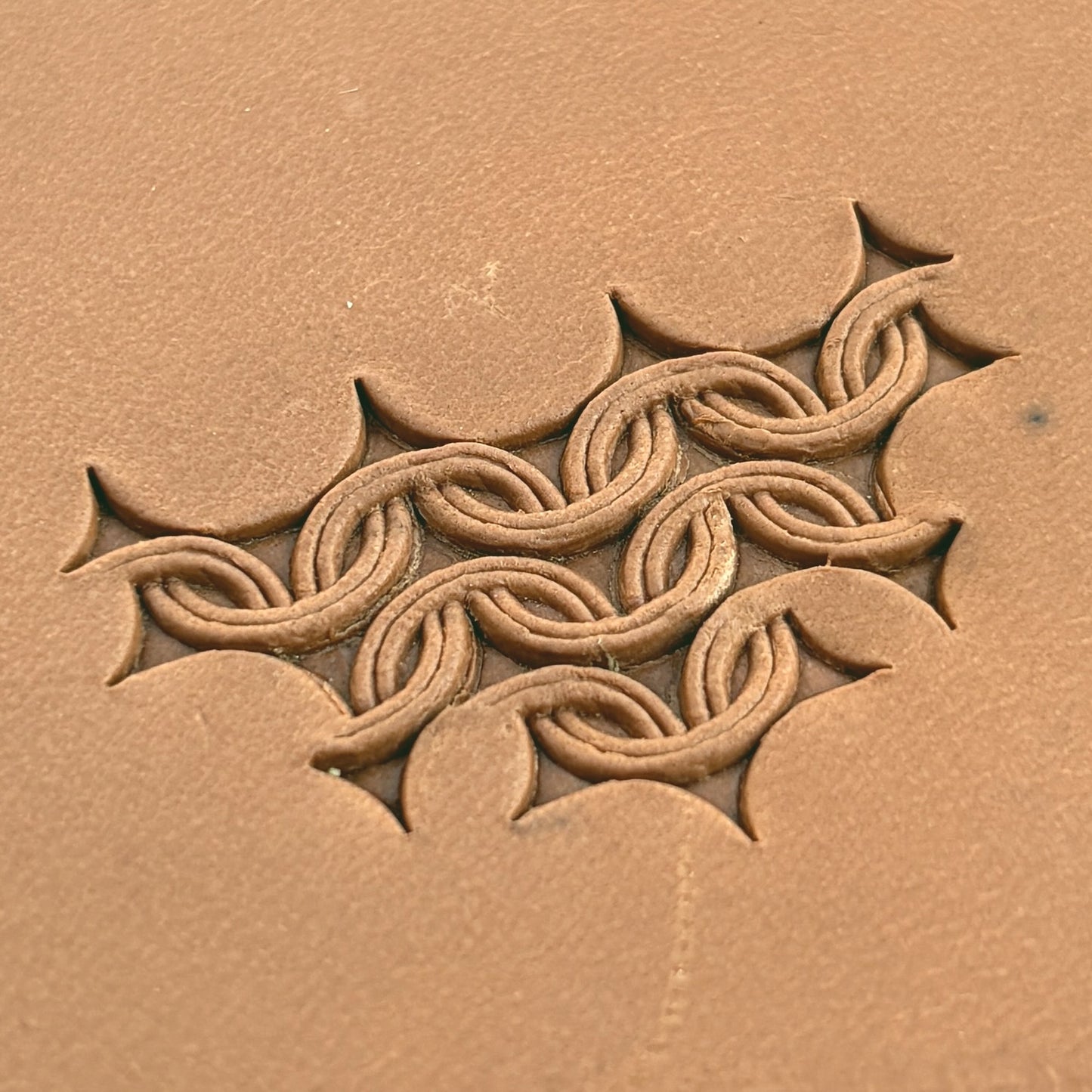 Chain Links Geometric leather stamp LT506 — pattern imprint on veg-tan leather