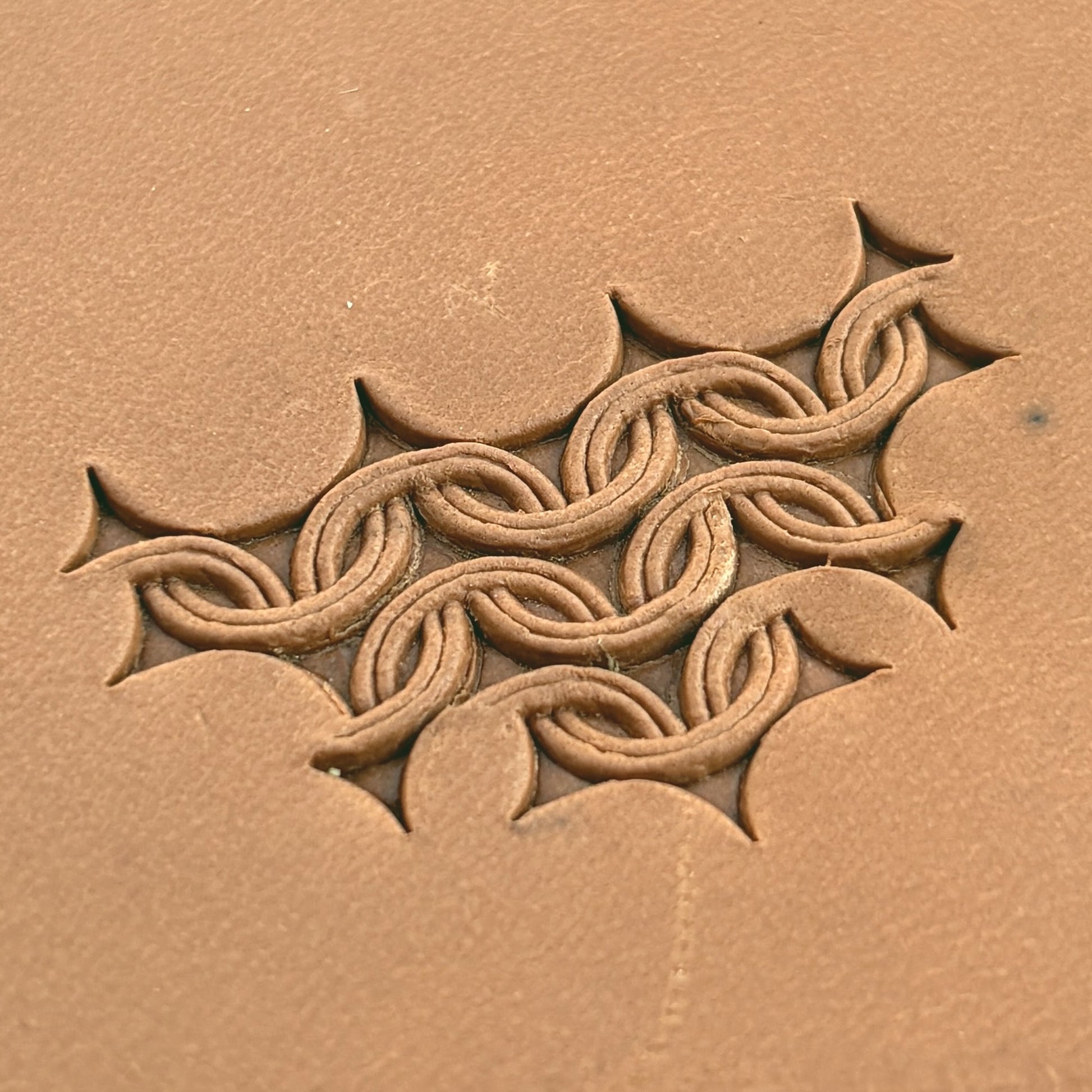 Chain Links Geometric leather stamp LT506 — pattern imprint on veg-tan leather