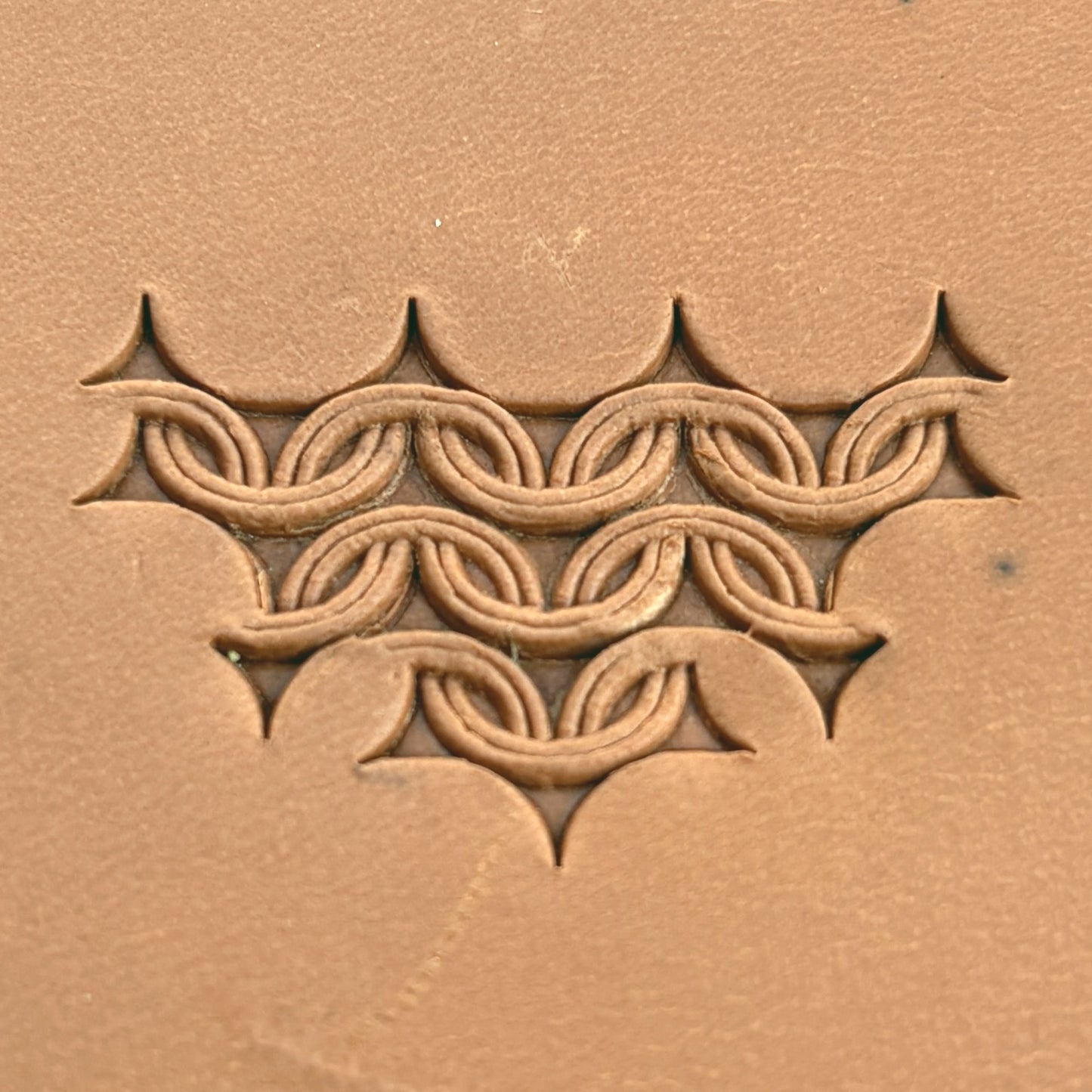 Chain Links Geometric leather stamp LT506 — pattern imprint on veg-tan leather