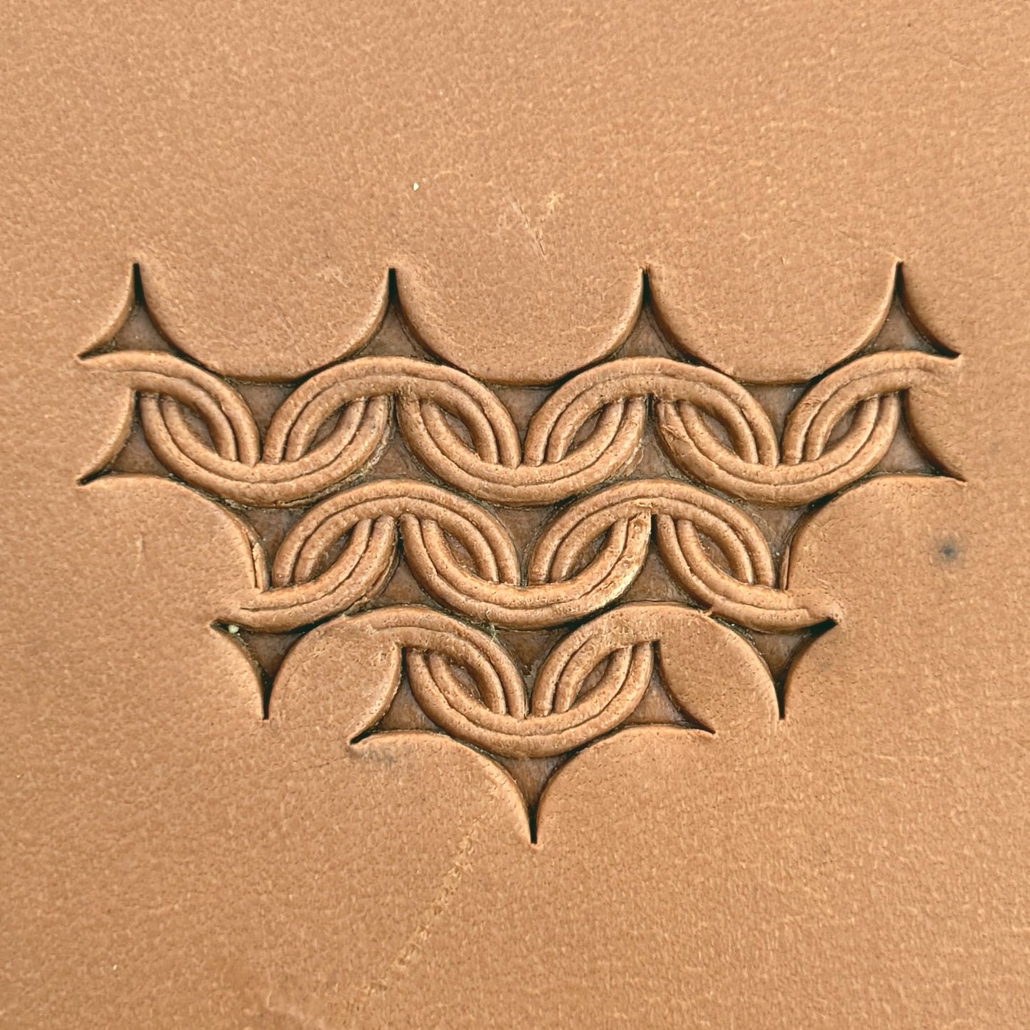 Chain Links Geometric leather stamp LT506 — pattern imprint on veg-tan leather