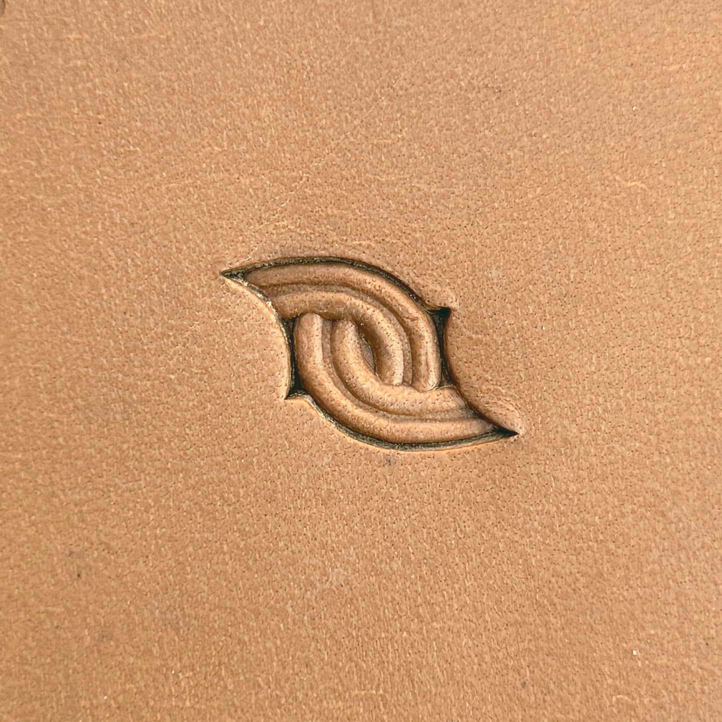 Chain Link Geometric leather stamp LT507 — single impression on veg-tan leather