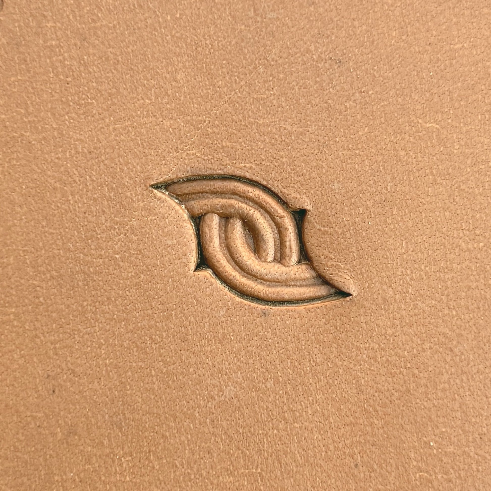 Chain Link Geometric leather stamp LT507 — single impression on veg-tan leather