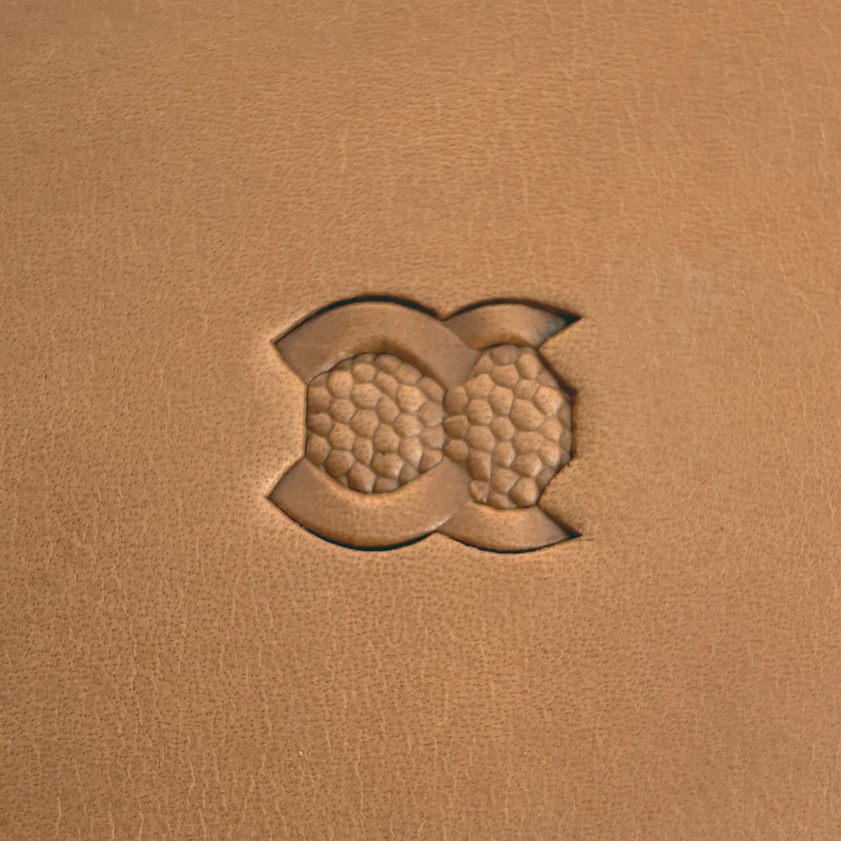 Honeycomb Chain Geometric leather stamp LT508 — single impression on veg-tan leather