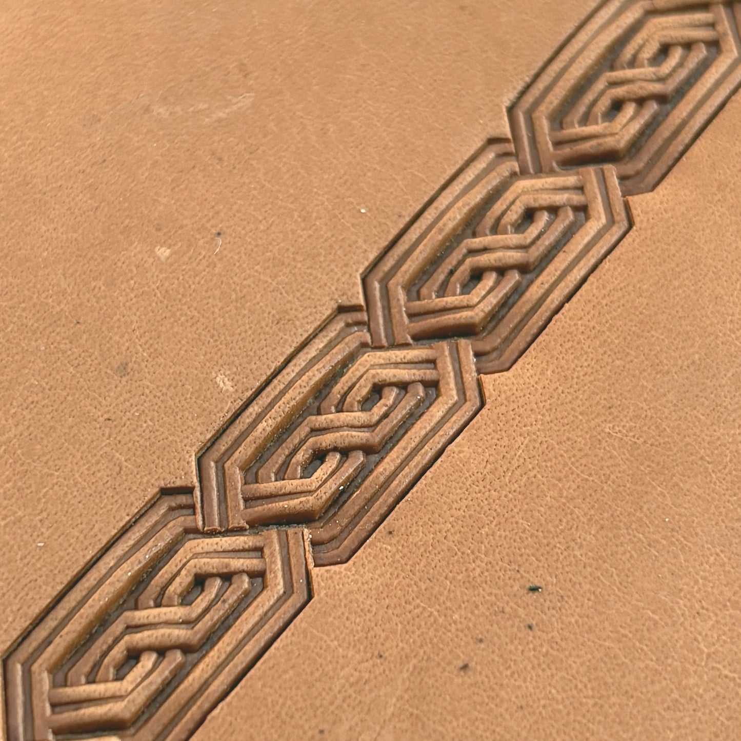 Chain Border Geometric leather stamp LT518 — pattern imprint on veg-tan leather