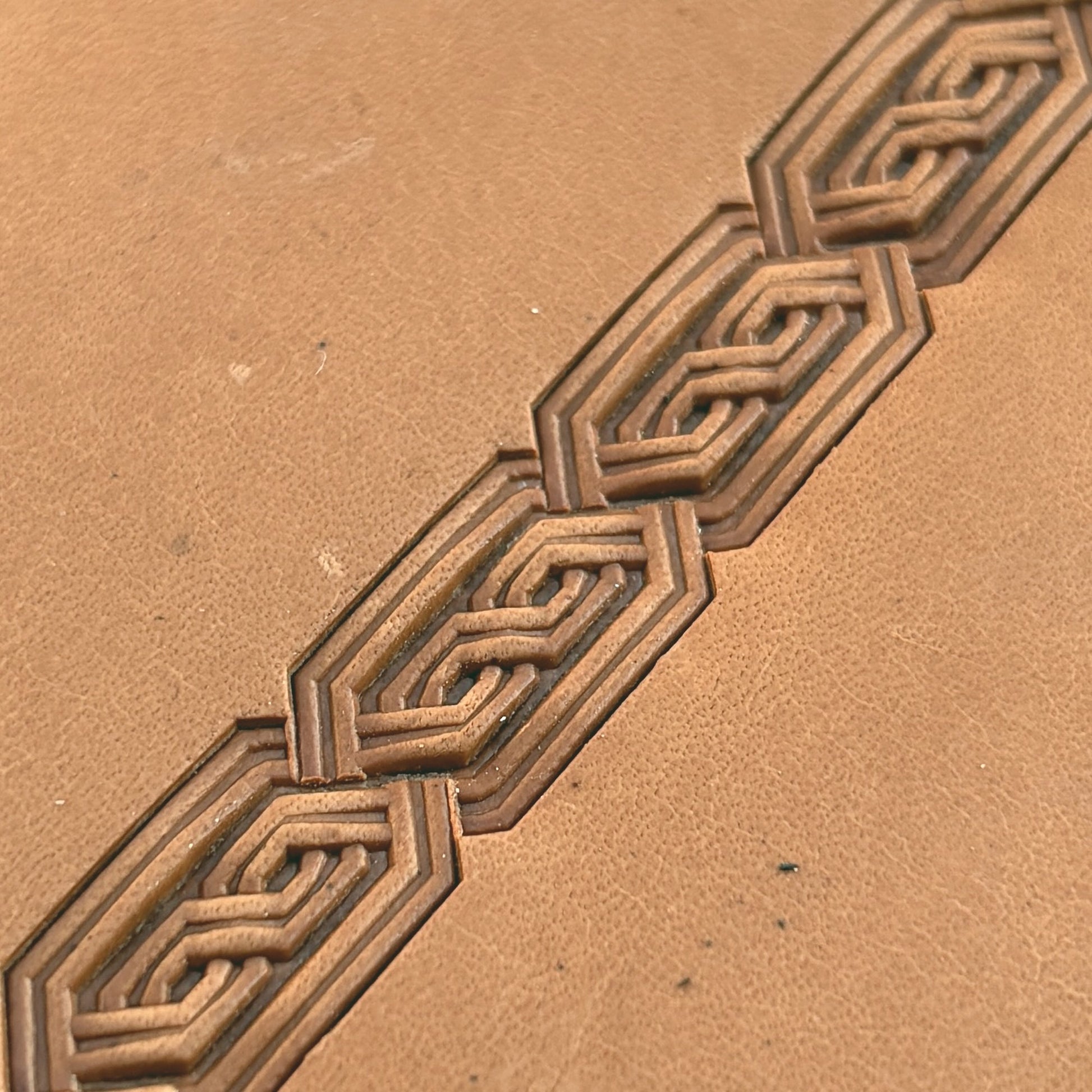 Chain Border Geometric leather stamp LT518 — pattern imprint on veg-tan leather