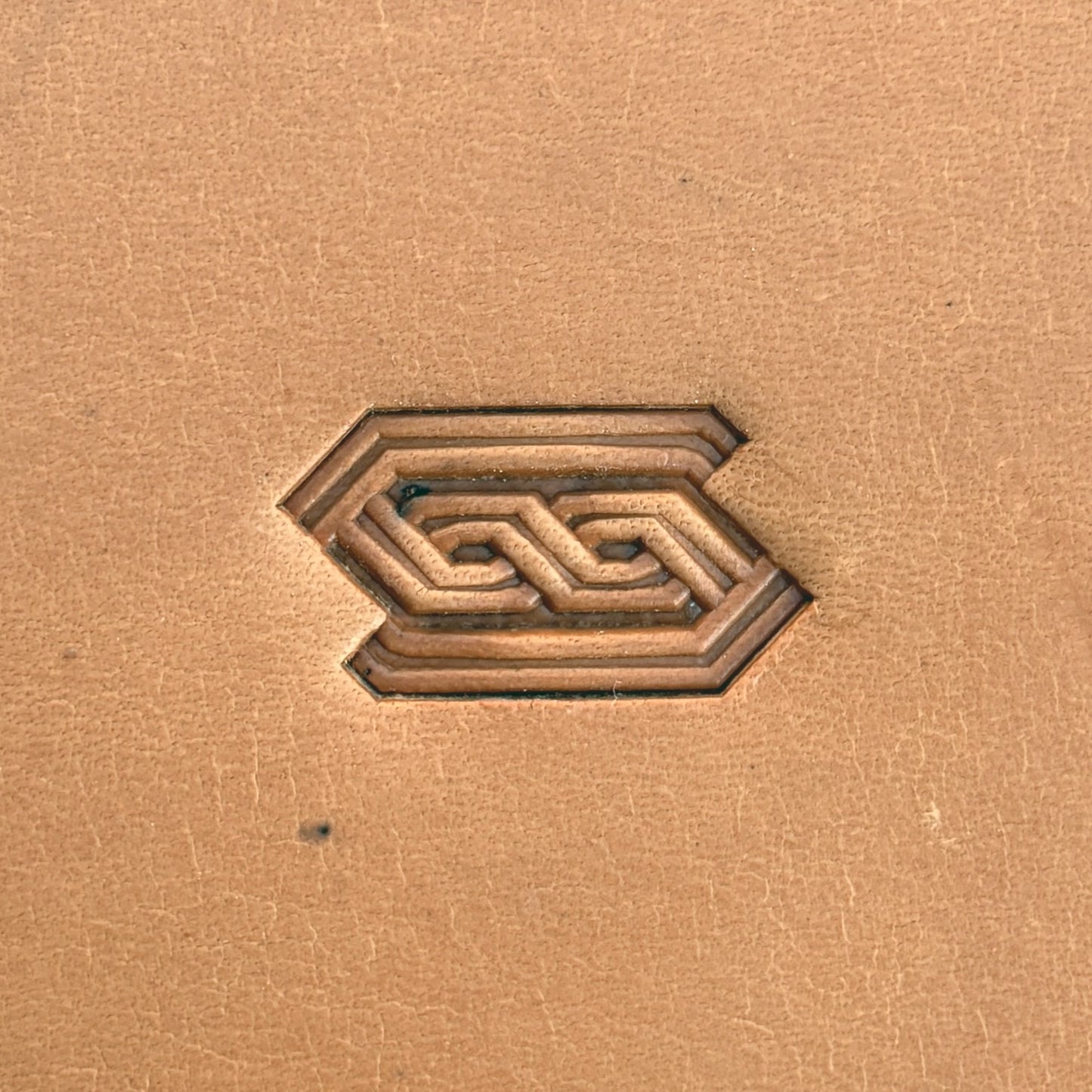 Chain Border Geometric leather stamp LT518 — single impression on veg-tan leather