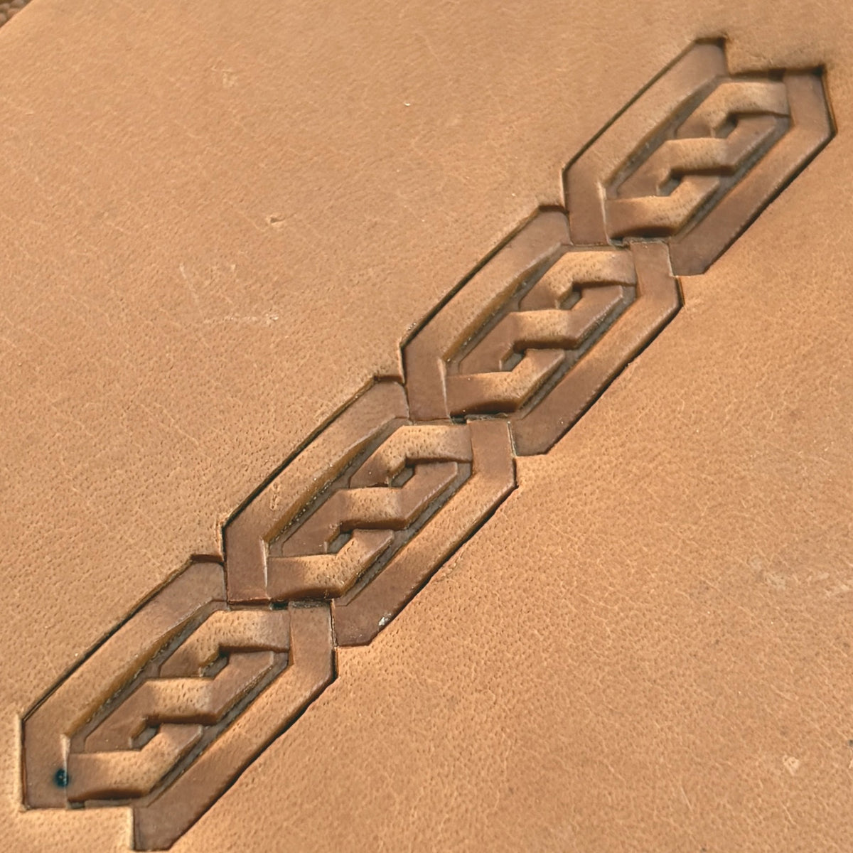 Chain Link Geometric leather stamp LT520 — pattern imprint on veg-tan leather