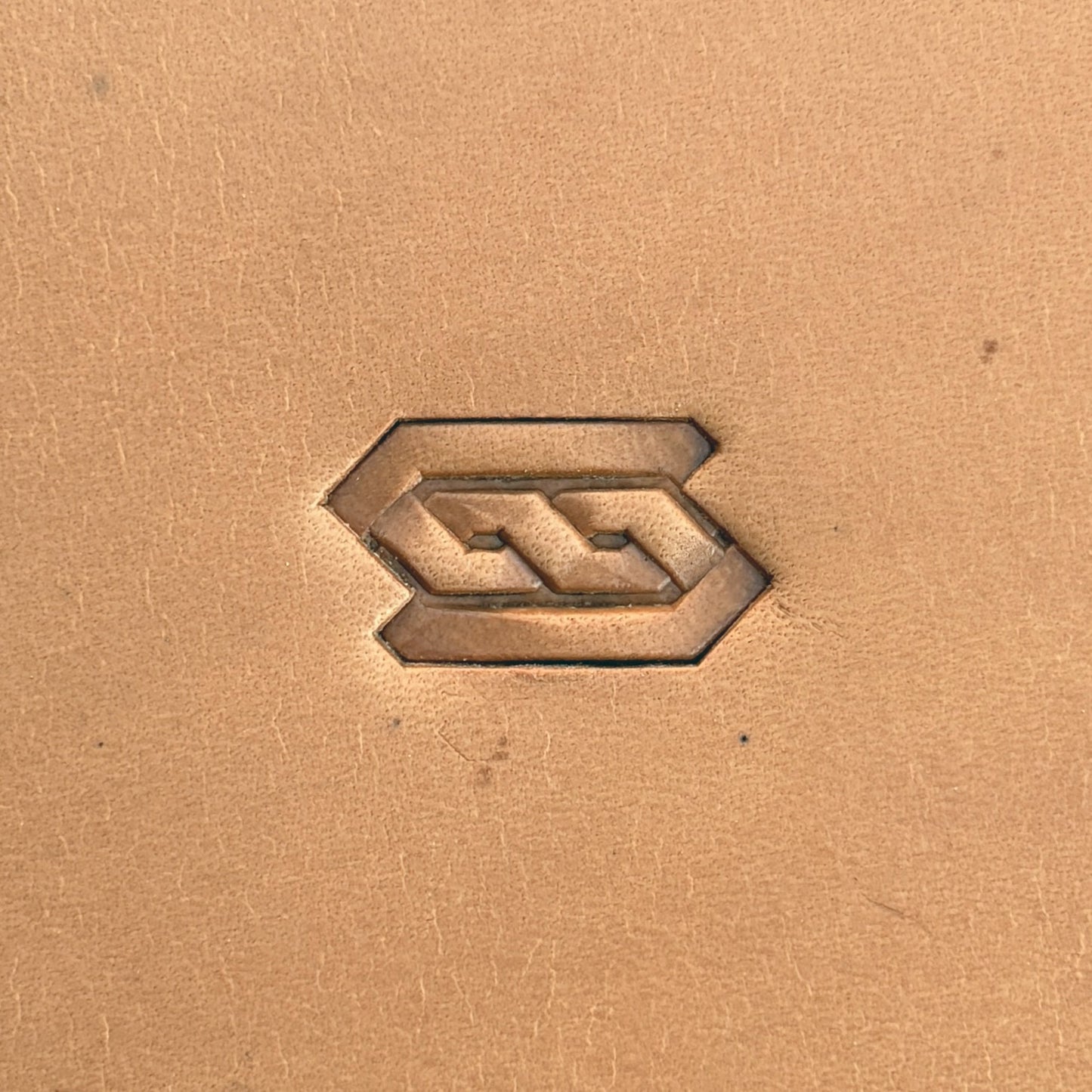 Chain Link Geometric leather stamp LT520 — single impression on veg-tan leather