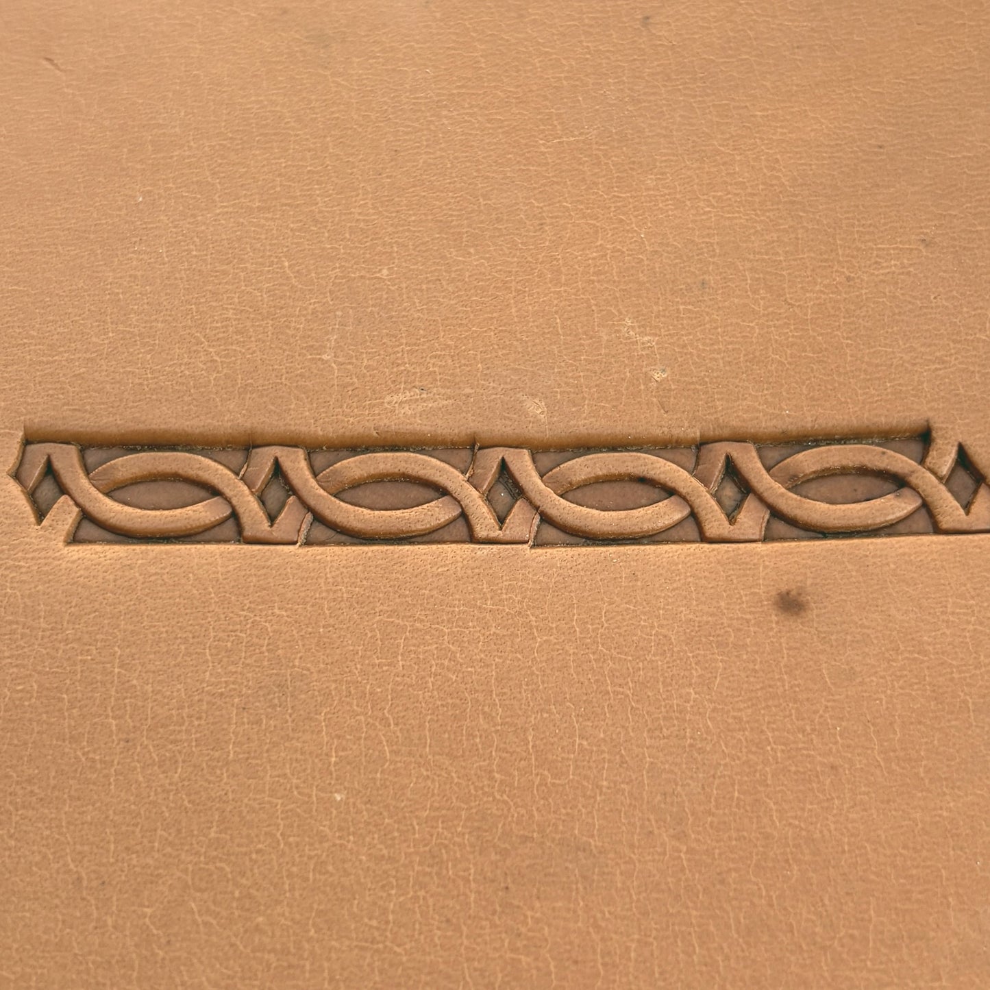 Chain Link Corner Geometric leather stamp LT523 — pattern imprint on veg-tan leather