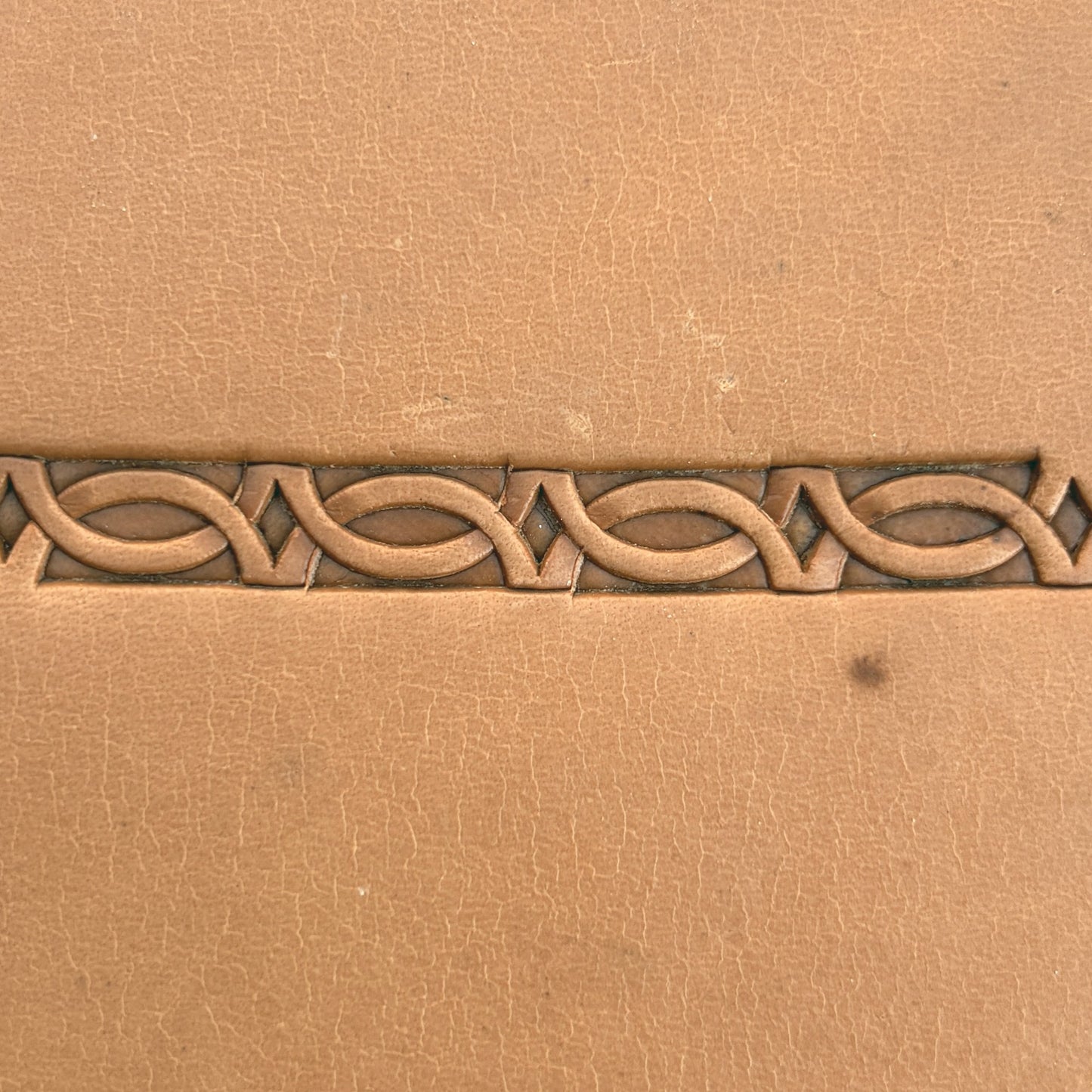 Chain Link Corner Geometric leather stamp LT523 — pattern imprint on veg-tan leather