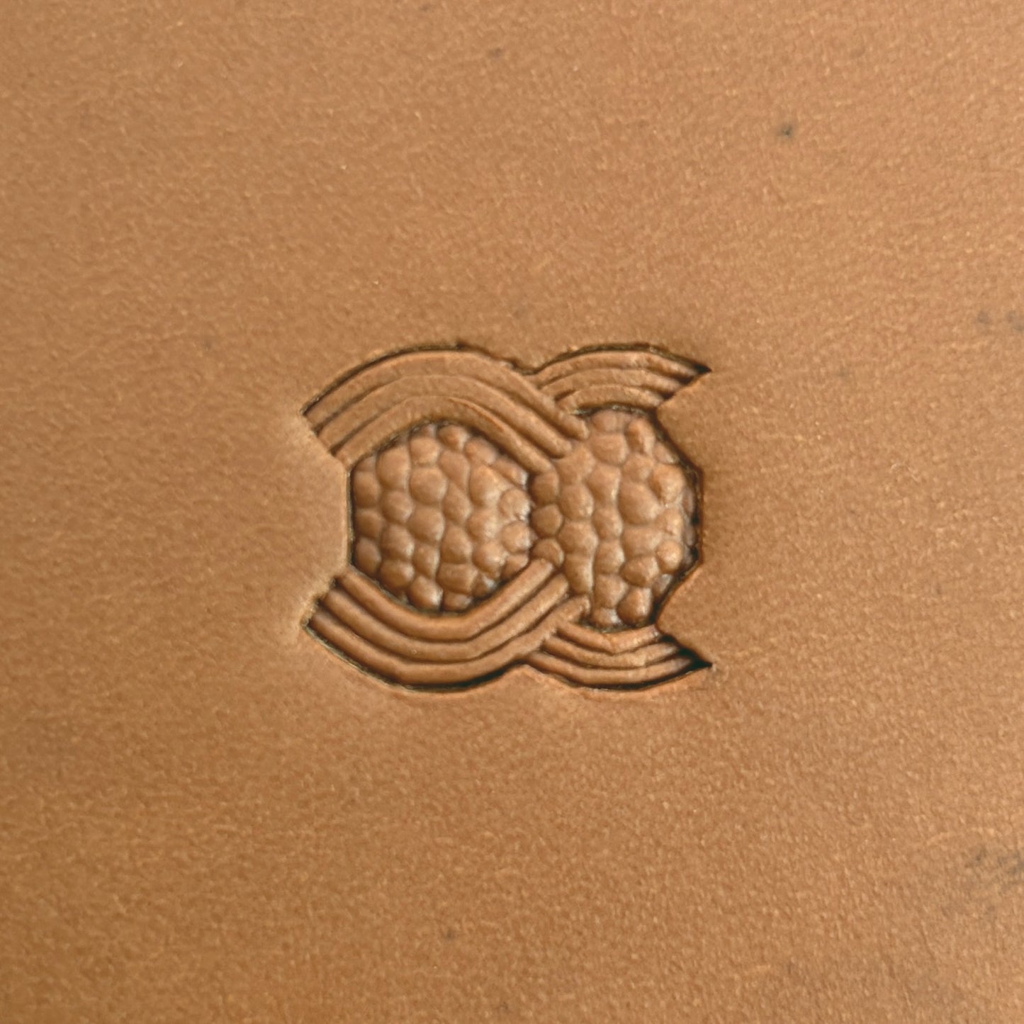 Honeycomb Strip Basket Weave leather stamp LT526 — single impression on veg-tan leather