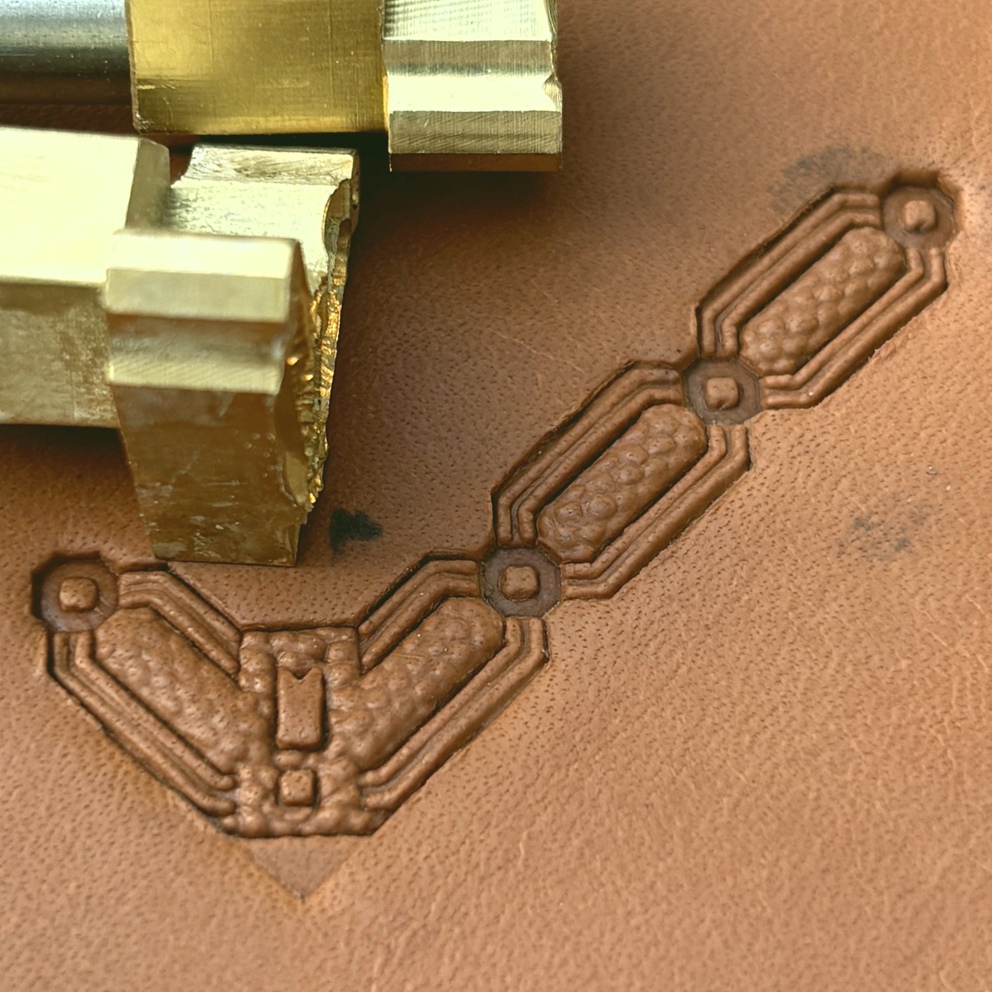 Chain Link Corner leather stamp LT529 — brass stamping tool with imprint on natural veg-tan leather