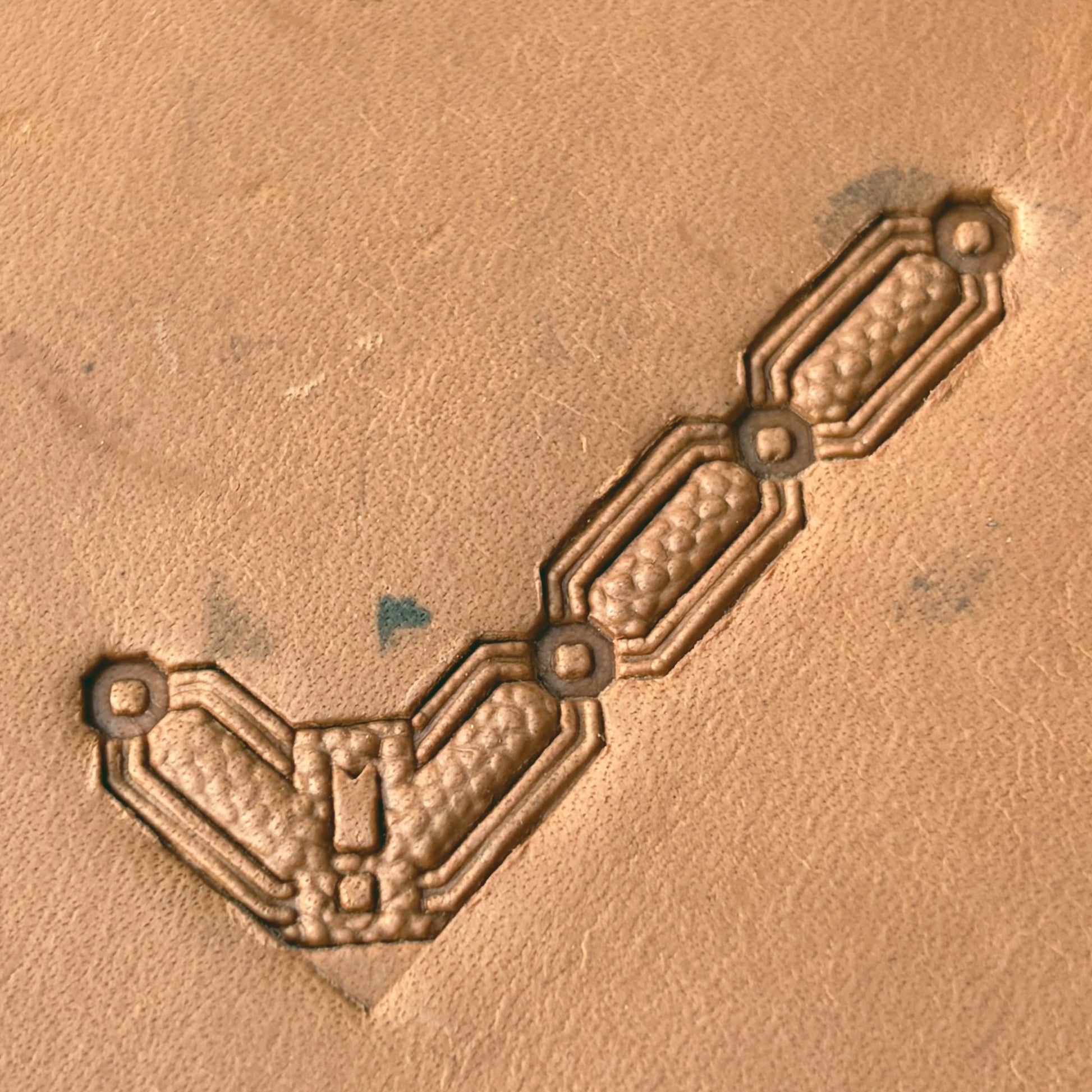 Chain Link Corner leather stamp LT529 — pattern imprint on veg-tan leather