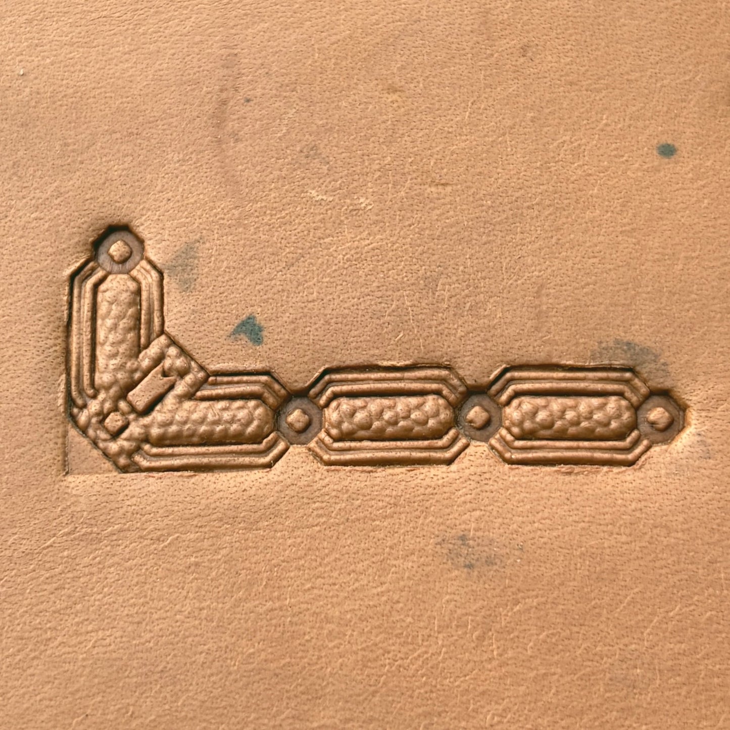Chain Link Corner leather stamp LT529 — pattern imprint on veg-tan leather