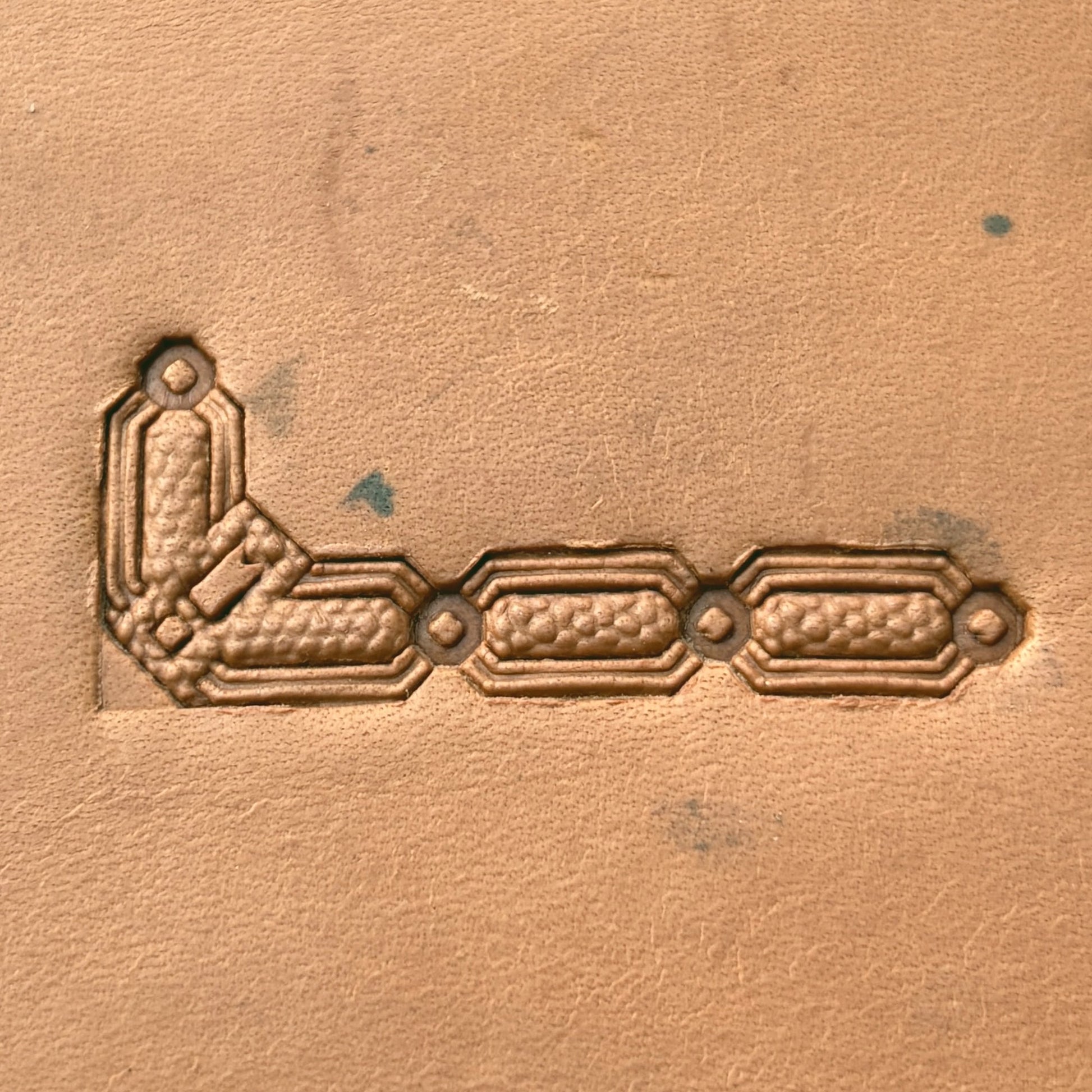 Chain Link Corner leather stamp LT529 — pattern imprint on veg-tan leather