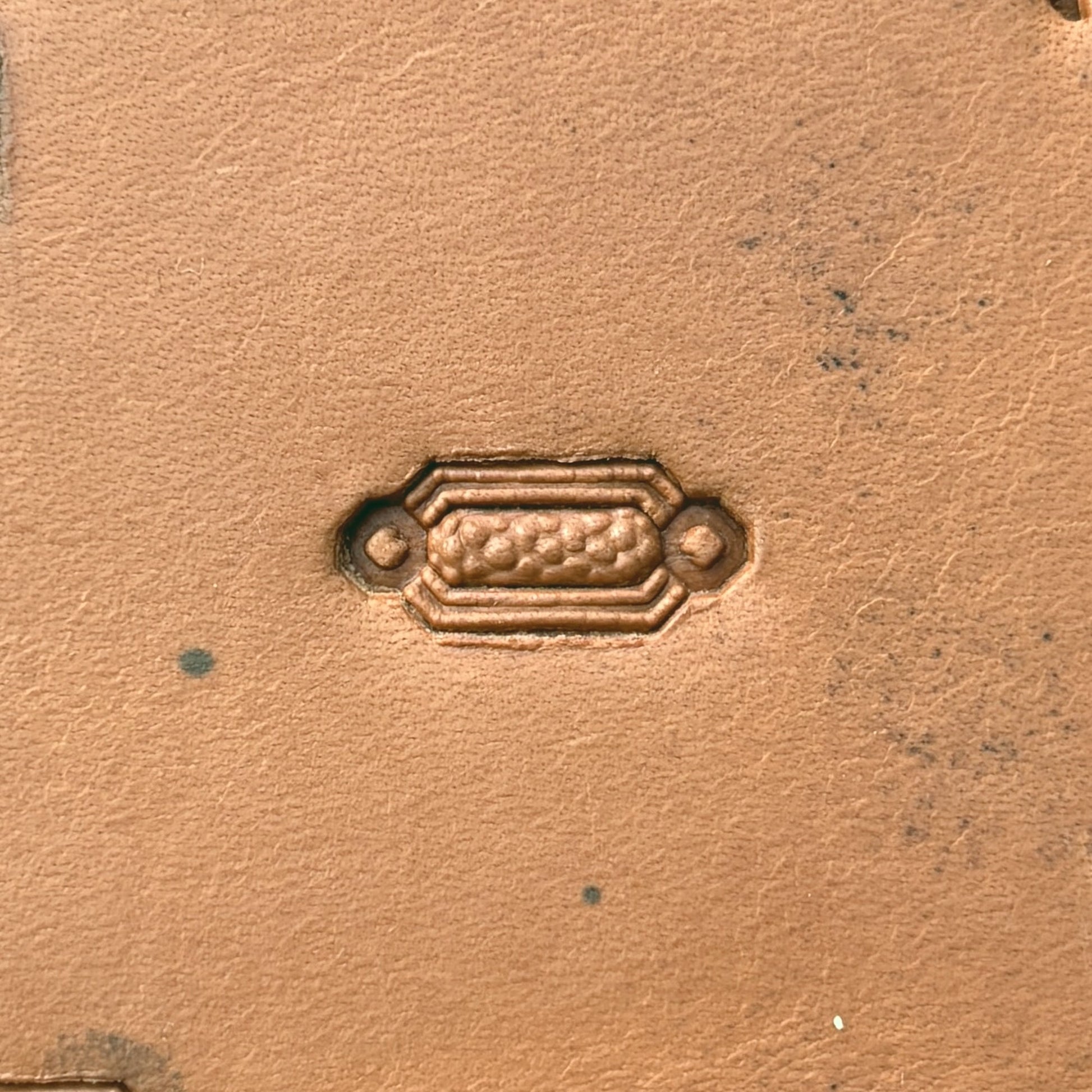 Chain Link Corner leather stamp LT529 — pattern imprint on veg-tan leather