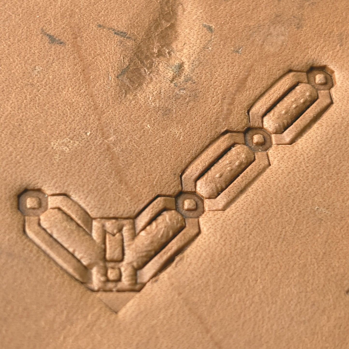 Chain Geometric leather stamp LT531 — pattern imprint on veg-tan leather