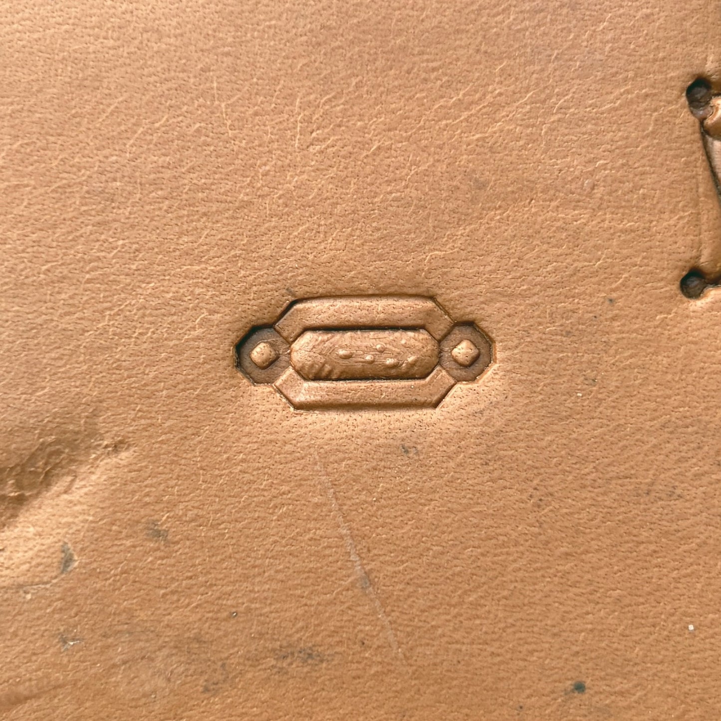 Chain Geometric leather stamp LT531 — pattern imprint on veg-tan leather