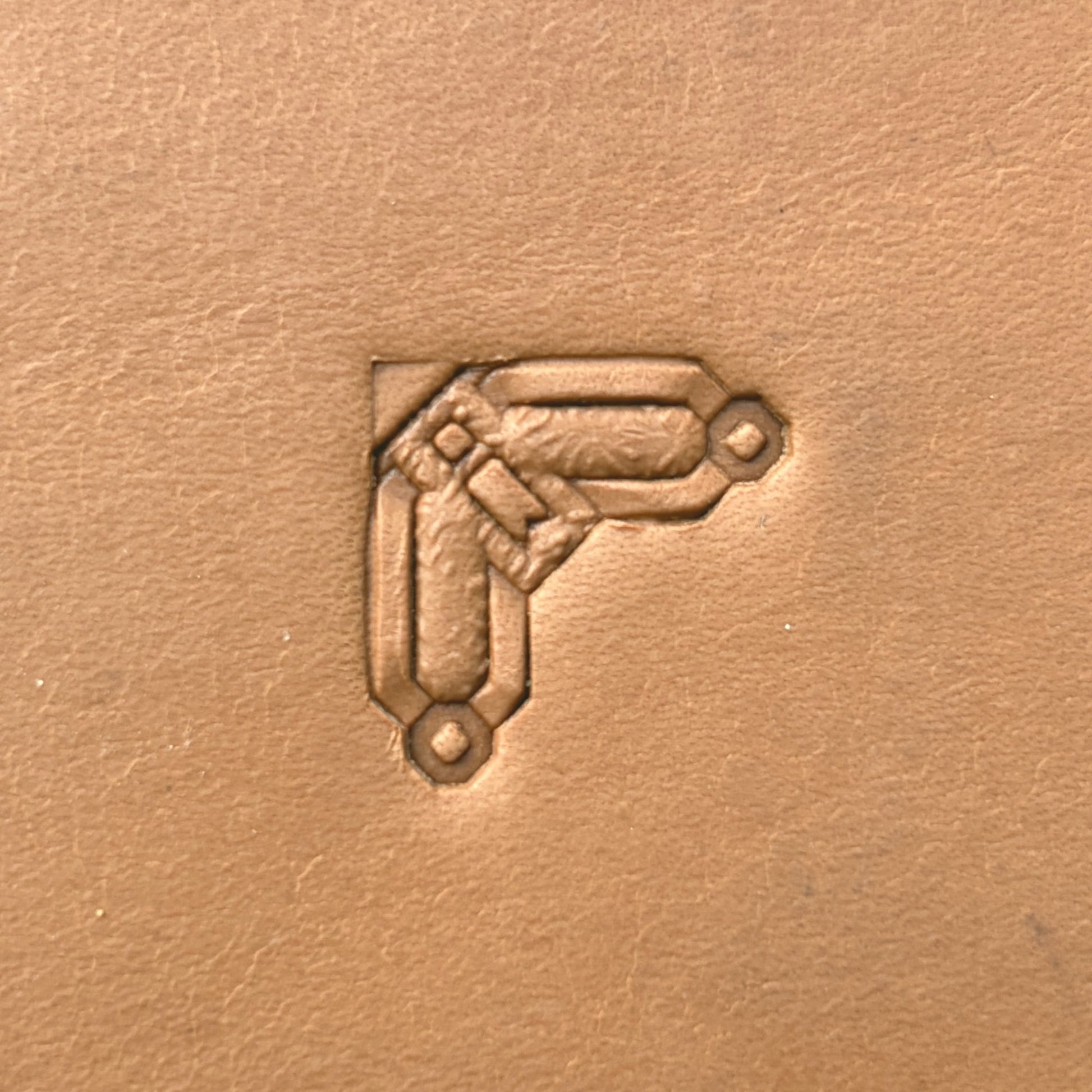 Chain Geometric leather stamp LT531 — single impression on veg-tan leather