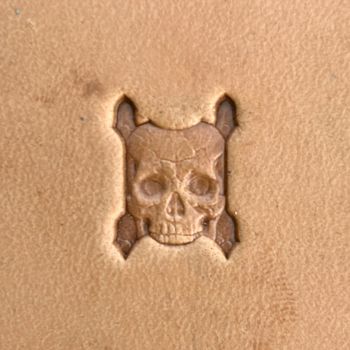 Crossbones Skull leather stamp LT555 — pattern imprint on veg-tan leather