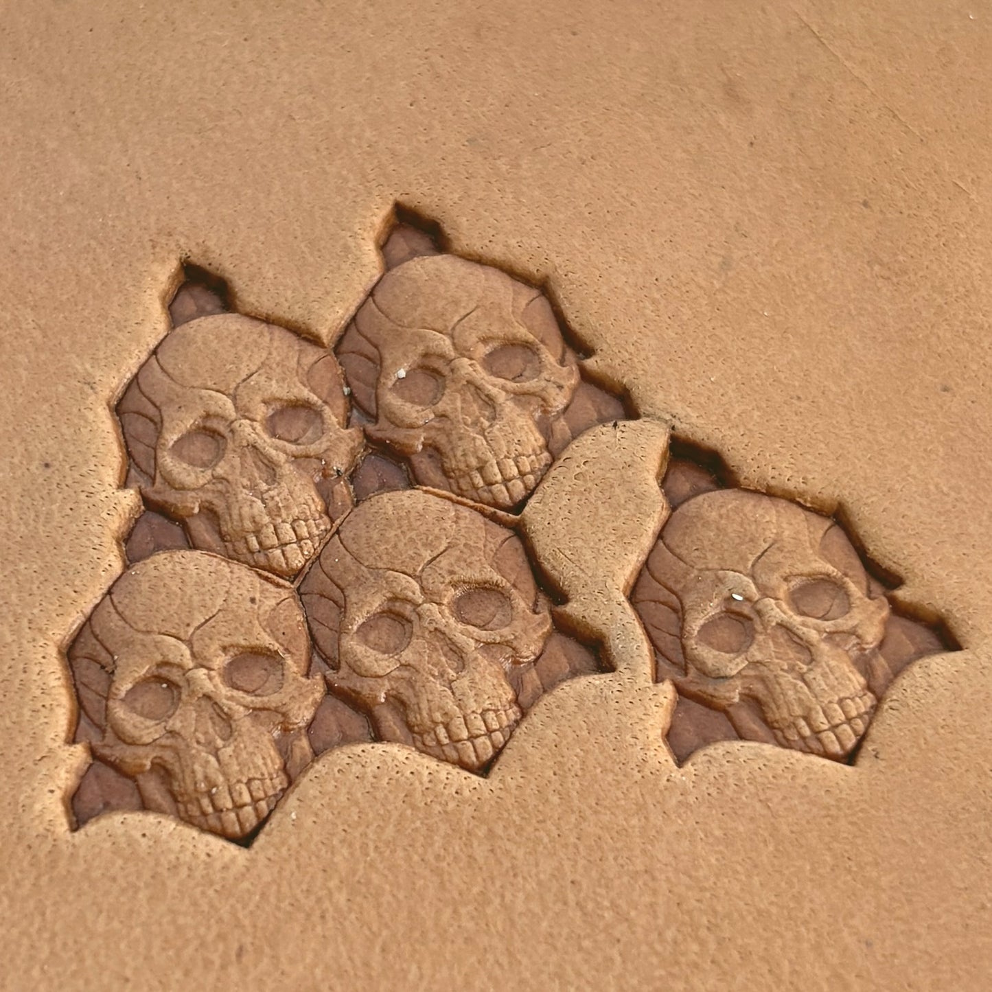 Old Cluster Skull leather stamp LT556 — pattern imprint on veg-tan leather