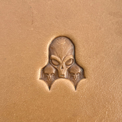 Alien Cluster Skull leather stamp LT568 — single impression on veg-tan leather