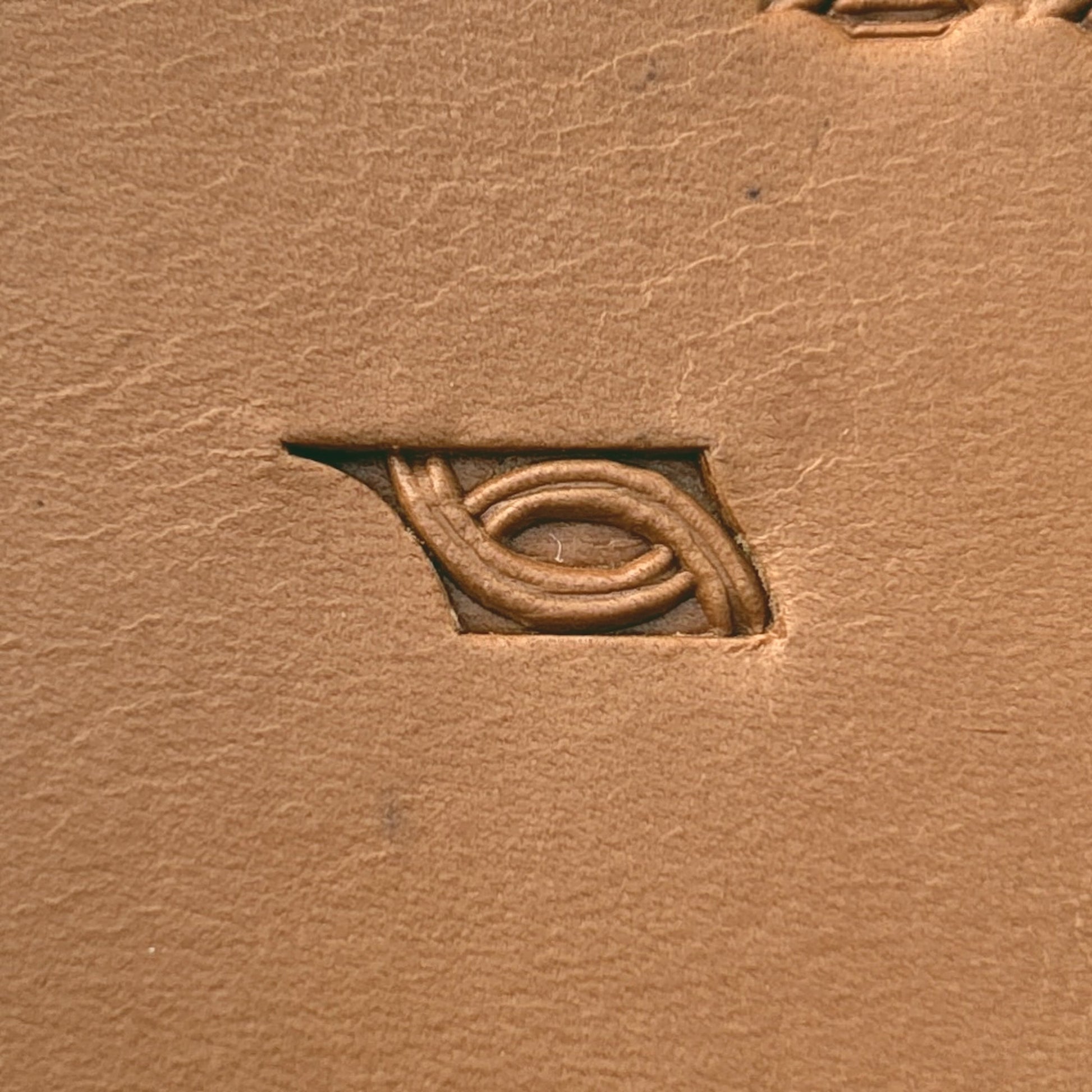 Interlaced Geometric leather stamp LT597 — single impression on veg-tan leather
