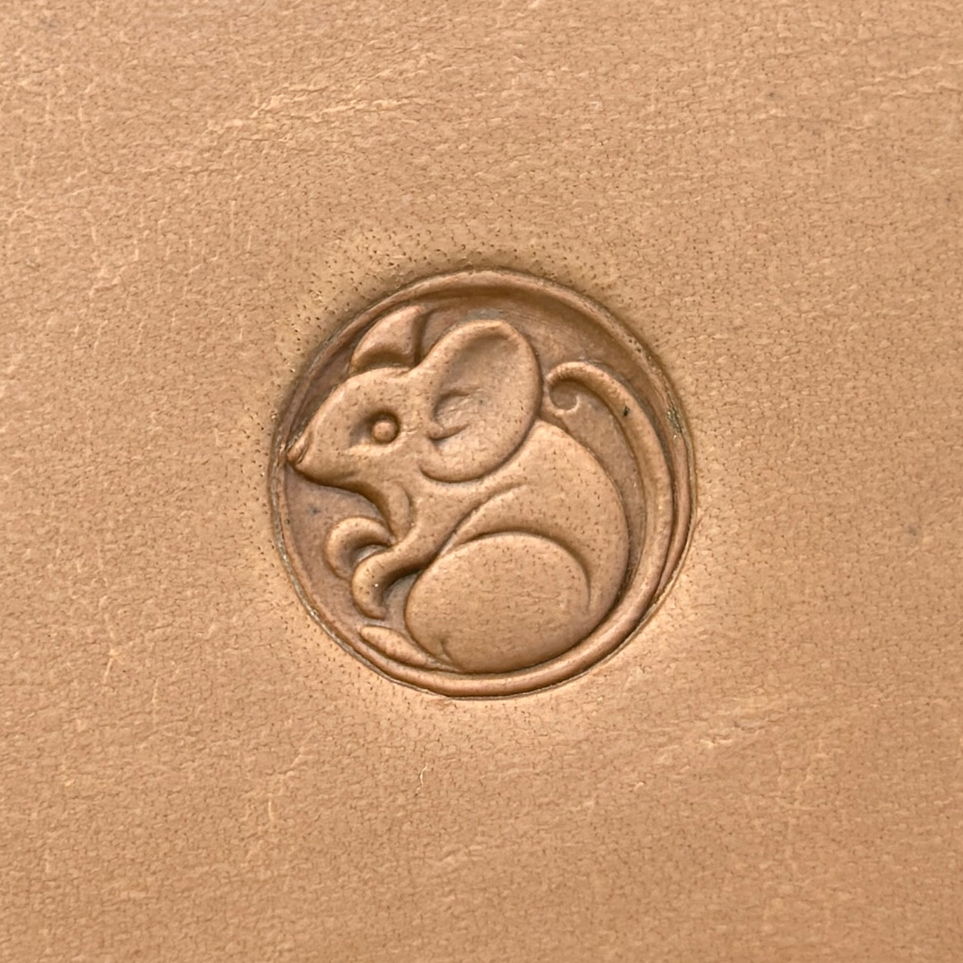 Mouse in Circle leather stamp LT658 — pattern imprint on veg-tan leather
