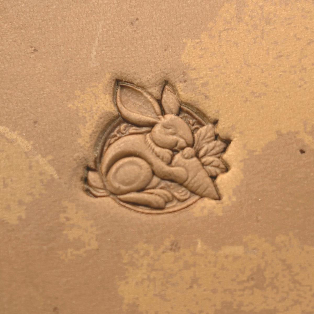 Eating Carrot Rabbit leather stamp LT660 — pattern imprint on veg-tan leather