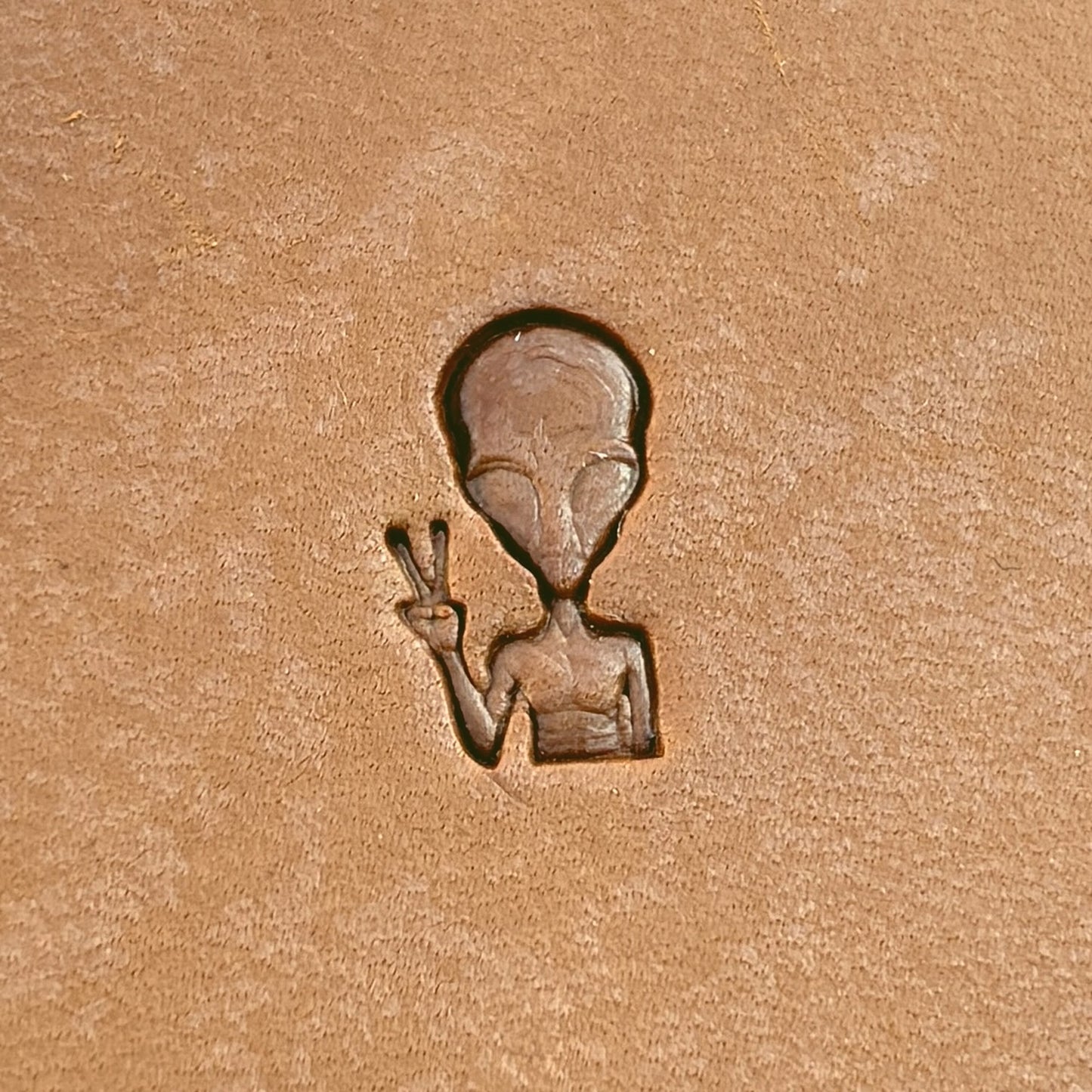 Peace Alien leather stamp LT676 — pattern imprint on veg-tan leather