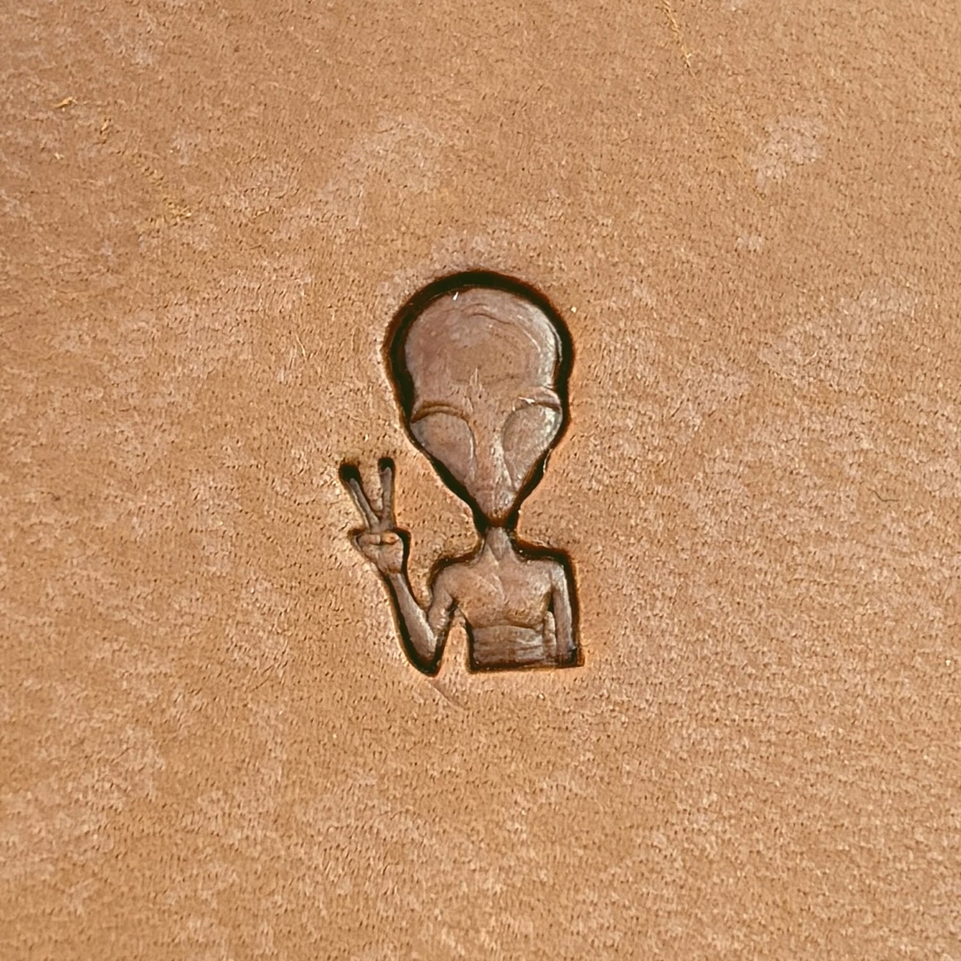 Peace Alien leather stamp LT676 — pattern imprint on veg-tan leather