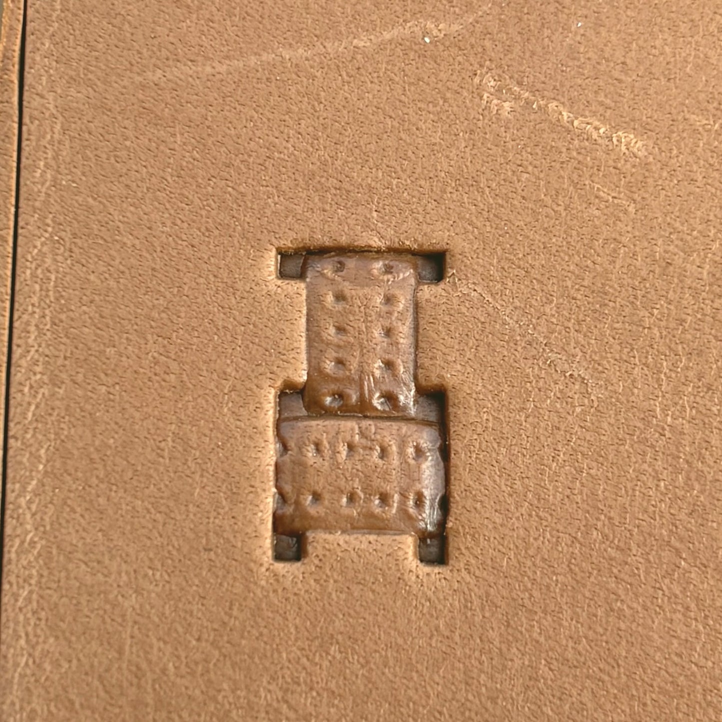 Classic Style Basket Weave leather stamp LT778 — single impression on veg-tan leather