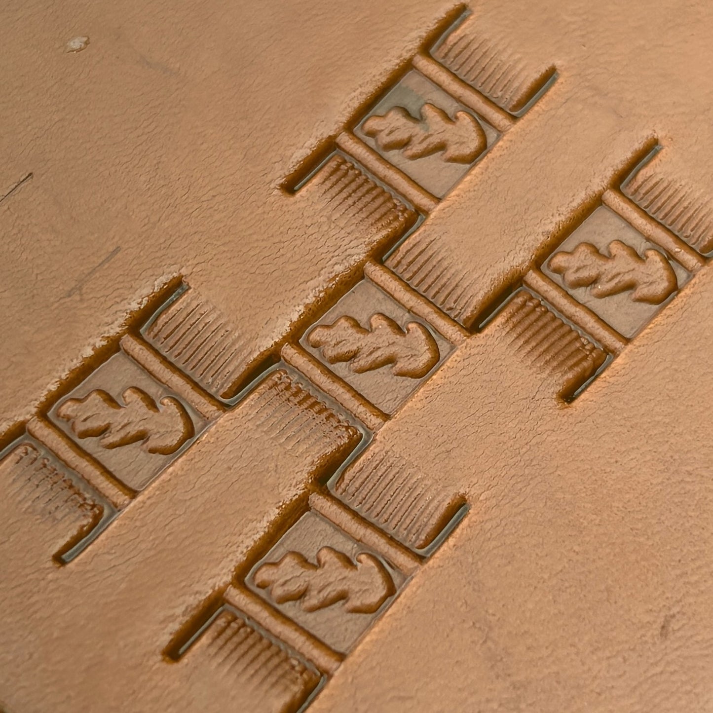 Pattern Oak Leaf leather stamp LT786 — pattern imprint on veg-tan leather