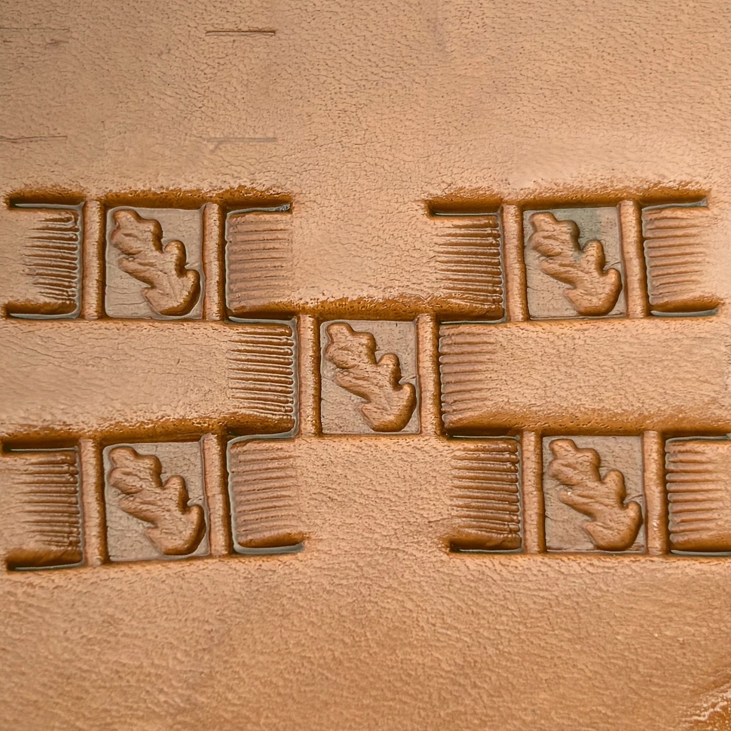Pattern Oak Leaf leather stamp LT786 — single impression on veg-tan leather