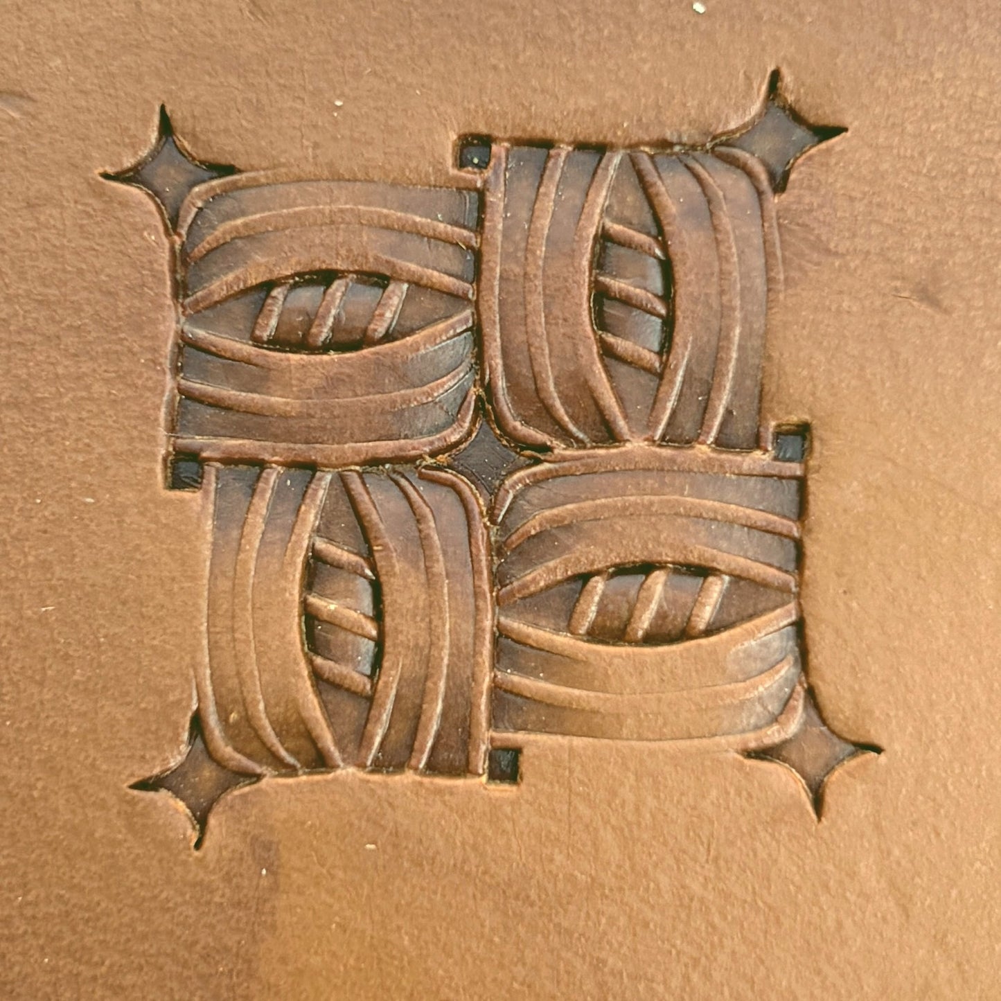 Diamond Lines Basket Weave leather stamp LT828 — pattern imprint on veg-tan leather