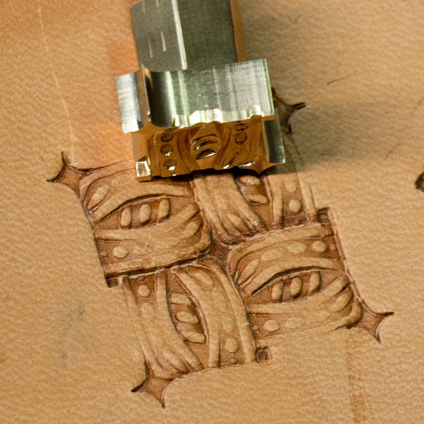 LT830 Basket Weave Leather Stamping Tool for Professional Crafters – Scaled Eye Basket 22x20mm (13/15" x 11/14")