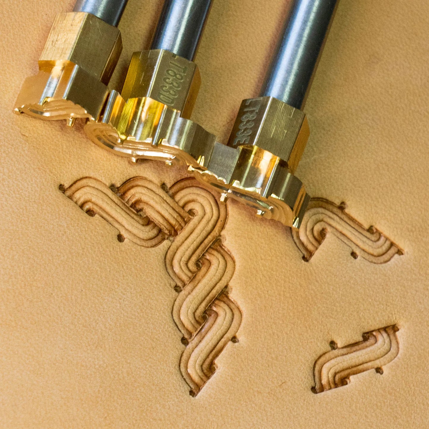 LT833 Basket Weave Leather Stamping Tool– Celtic Knot