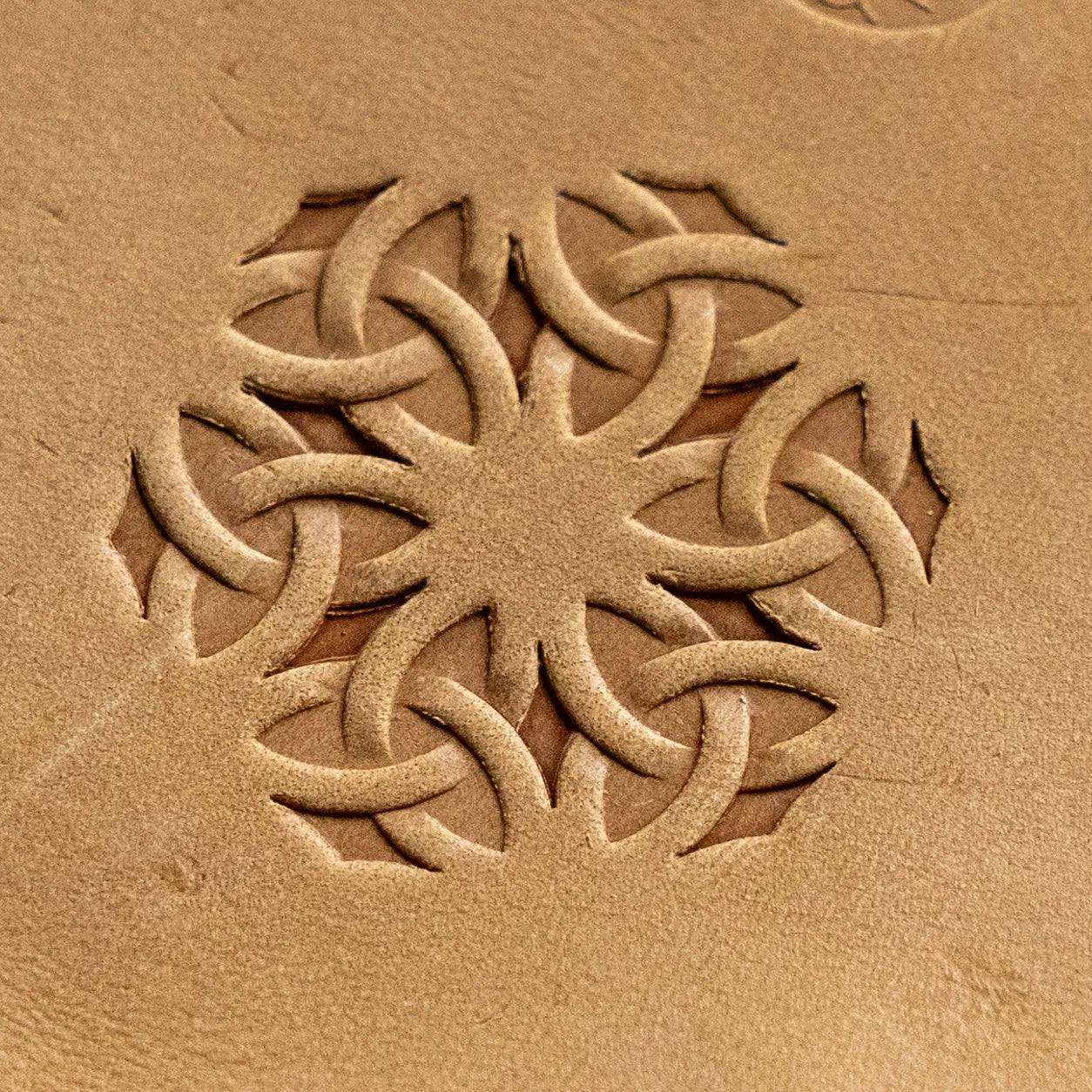 LT834 Geometric Leather Stamping Tool for Professional Crafters – Celtic Knot Geometric 18x18mm (5/7" x 5/7")